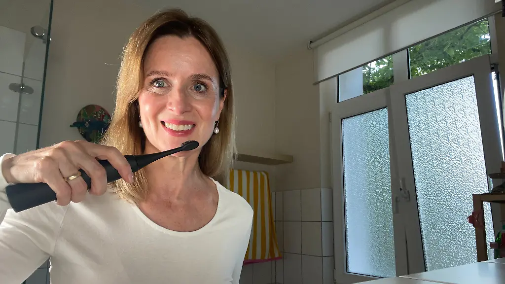 Test Schallzahnbürsten Wondersmile angenehmes Material und viele Bewegungen